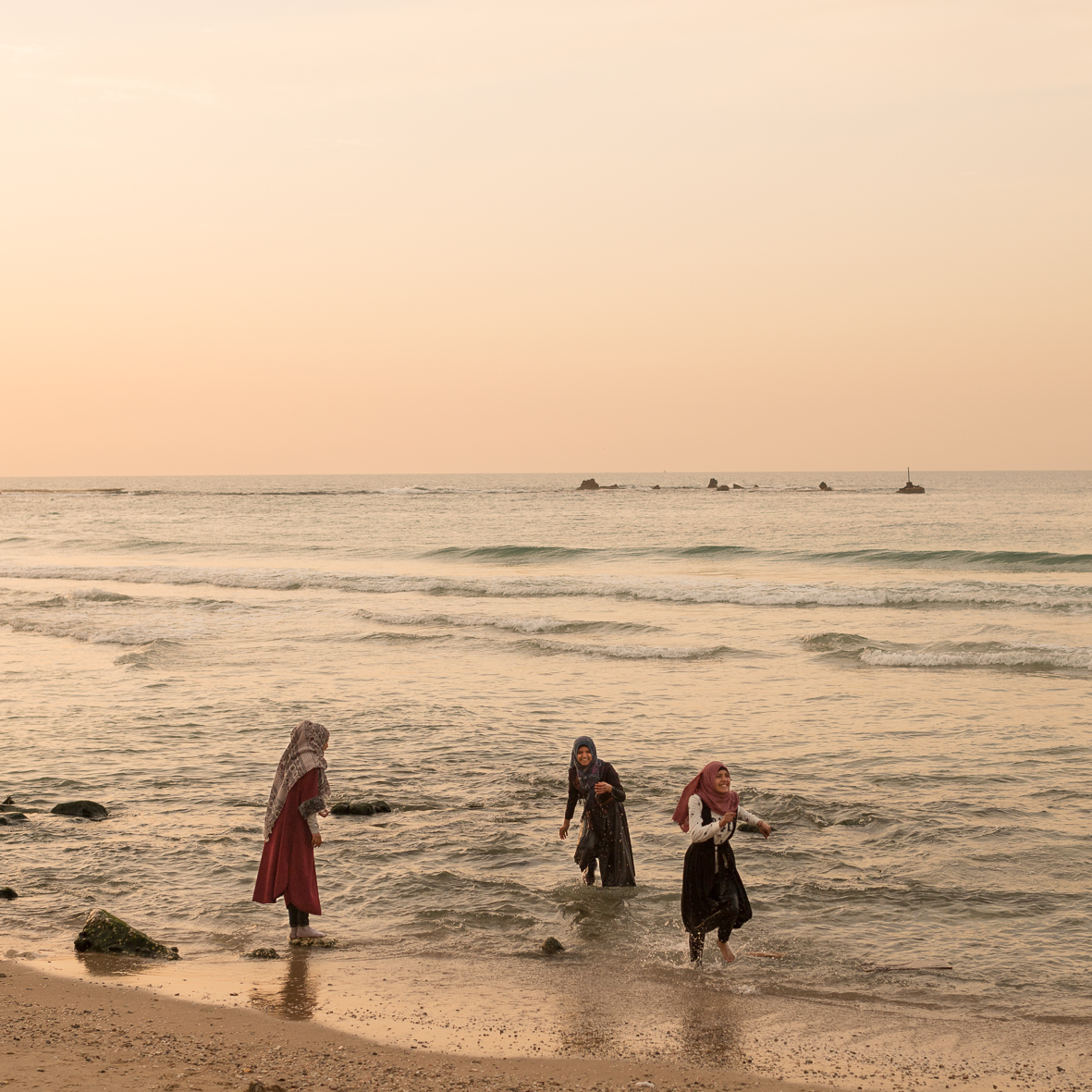 Badende Frauen bei Sonnenuntergang 1, Jaffa